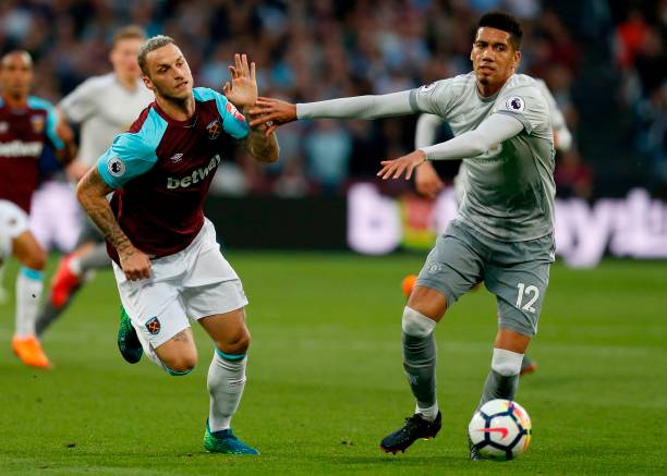 面上看似是 面上看似是