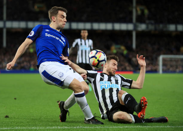 后卫朱莉以 后卫朱莉以